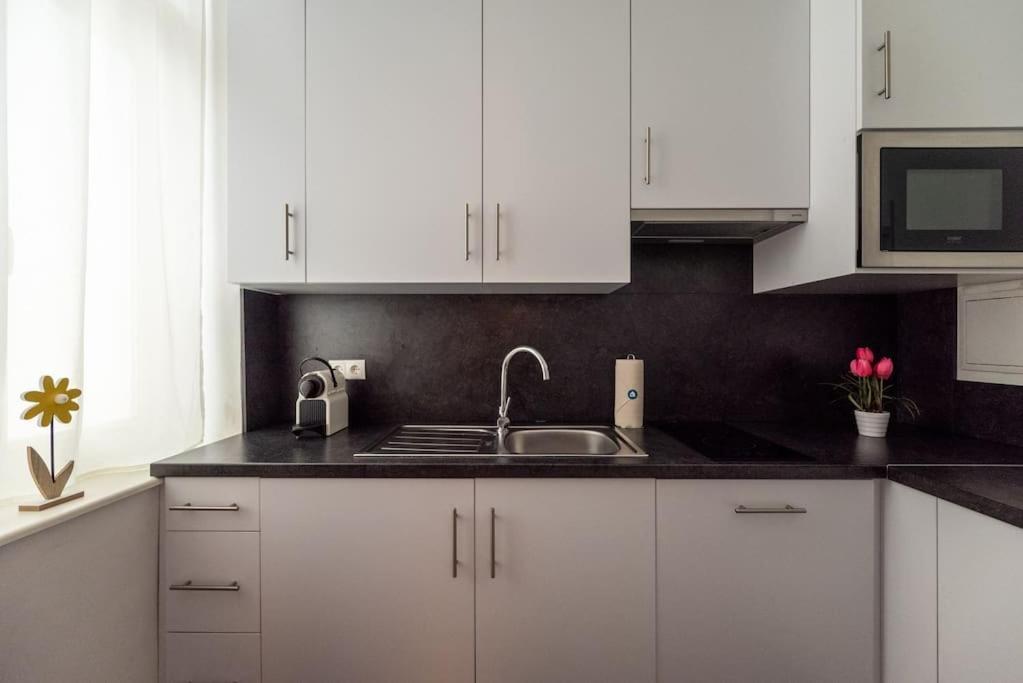 Pristine 1Br Steps From City By Hm Vienna Exterior photo