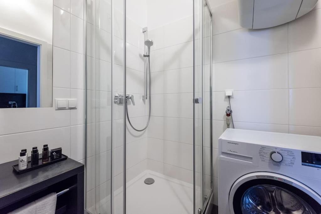 Pristine 1Br Steps From City By Hm Vienna Exterior photo